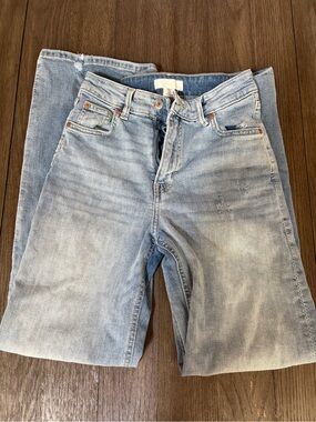 H&M Women’s Light Blue Straight Leg Jeans